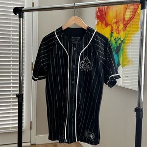 Black and white stripe jersey